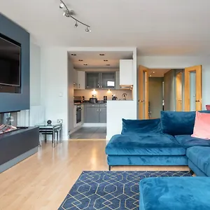 Apartment Excel, O2, Canary Wharf, Airport - Free Parking, London